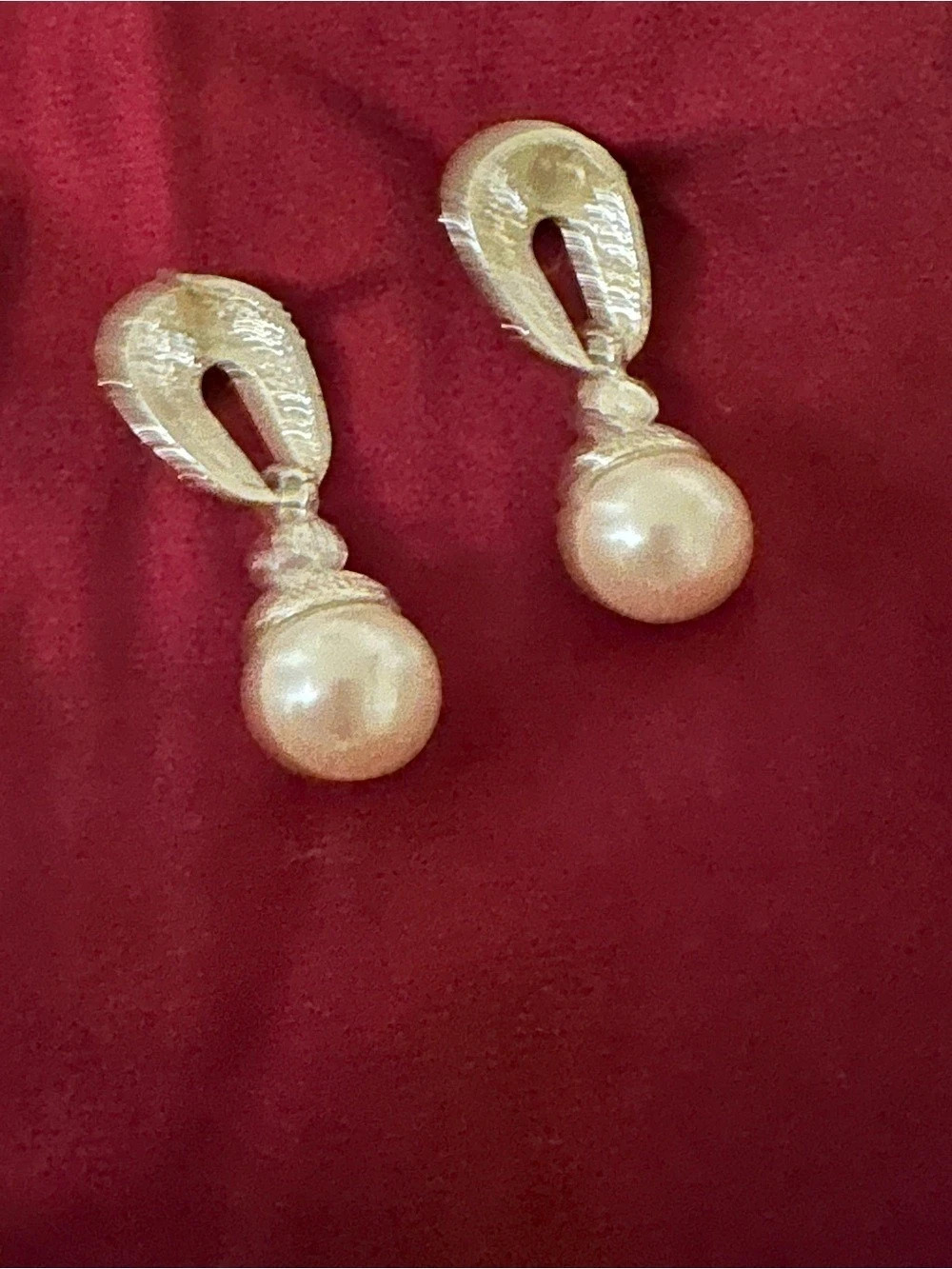Pearl Drop Earrings in Gold & White Like New